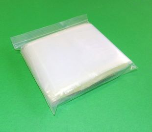 I piccoli sacchetti di plastica della serratura dello zip del PE eliminano lo spessore su misura colore per i vestiti